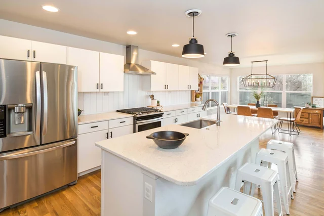 Kitchens inspiration featuring Vanilla White II stone from the original TSF gallery